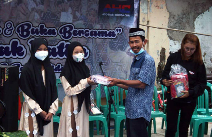 CBR Bogor Riders Beri Donasi Ke Anak Yatim Dan Para Janda Kurang Mampu
