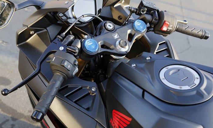 Meski Underyoke, Setang Honda CBR250RR Tetap Nyaman, Ini Rahasianya