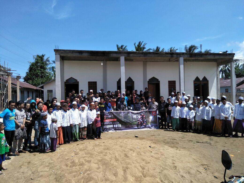 Honda West Borneo Community Berbagi Buku