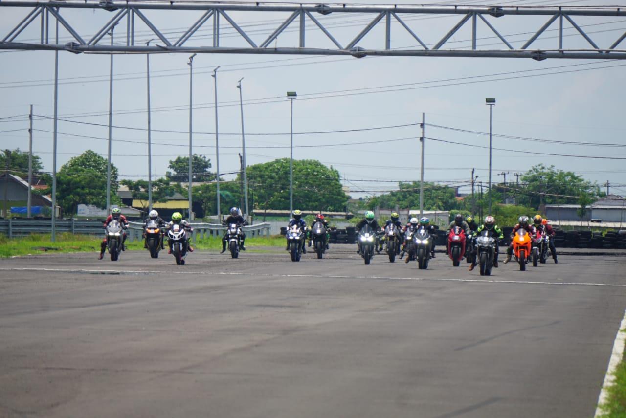 Owner CBR Series Dan CRF Di Jatim Salurkan Hobi Ngebut Dan Balap Di Cornering Day MPM