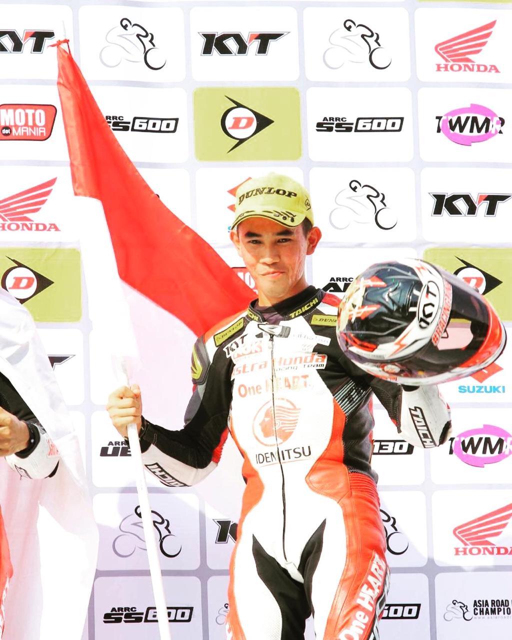 Gerry Salim Lelang Helm Juara ARRC SS600 2016 Pas Di Sentul Untuk Bantu Penanganan Corona