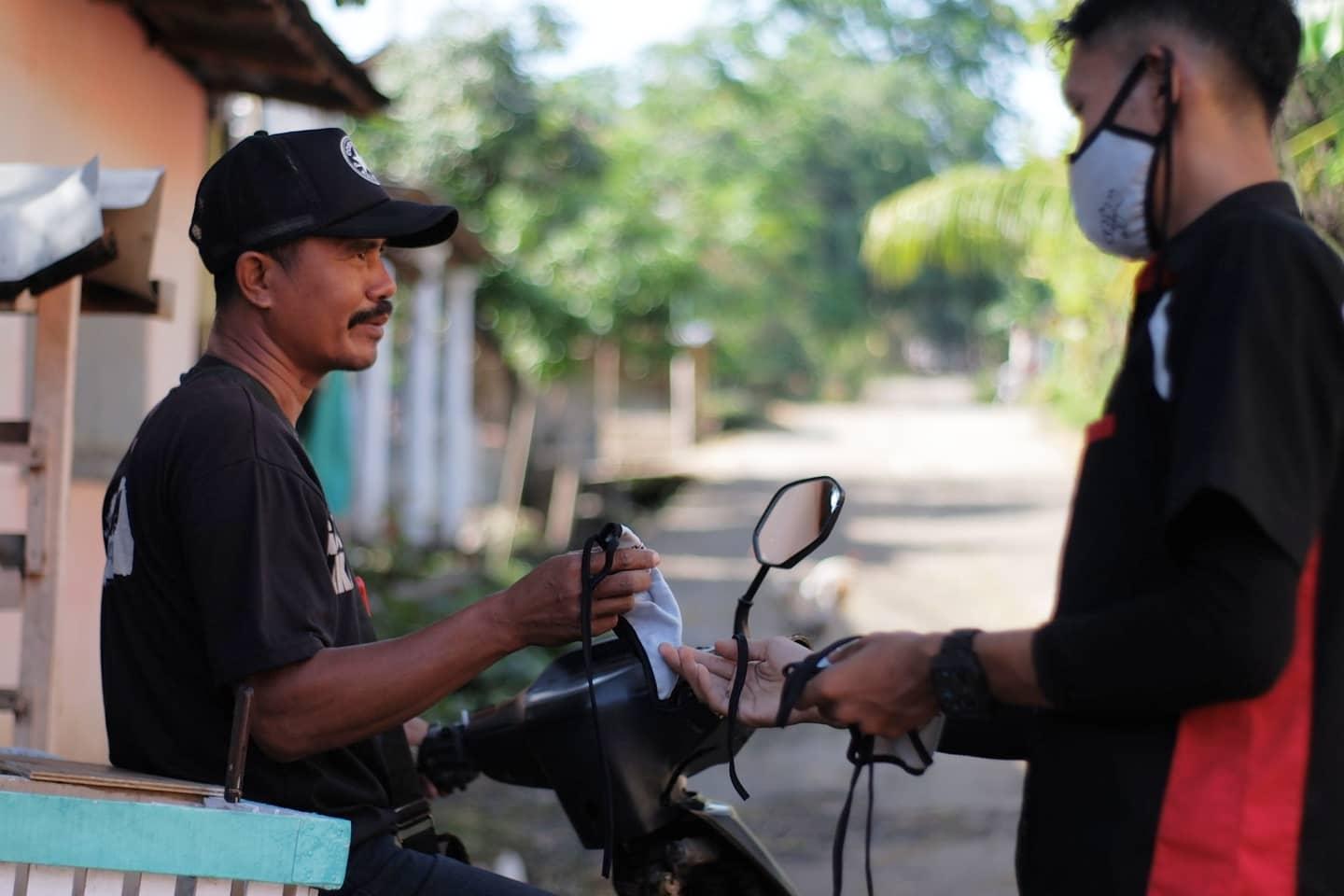 4th Anniversary Kraksaan CBR Community Bagi Ratusan Masker
