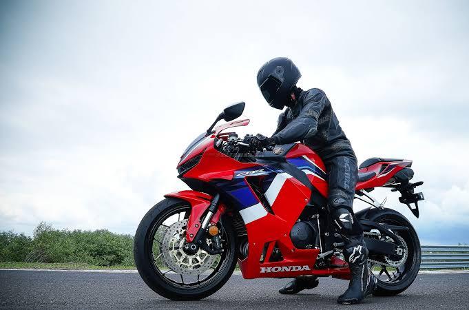 Mau Tau Fitur dan Peforma CBR600RR Tricolor ? Check ....
