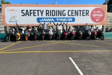 Cari_aman berkendara, AHC Jatim Ikuti Pelatihan Safety Riding 