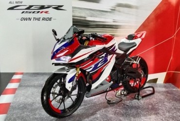 Honda CBR 150R Cocok banget di modifikasi bergaya racing