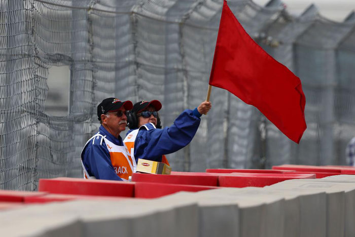 Mengenal Warna Bendera Marshal di Lintasan Balap