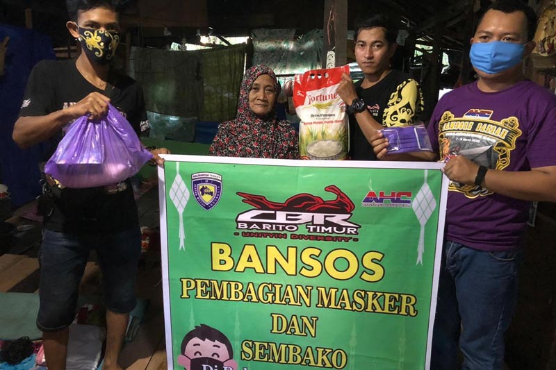 CBR Barito Timur Bagikan Sembako dan Masker