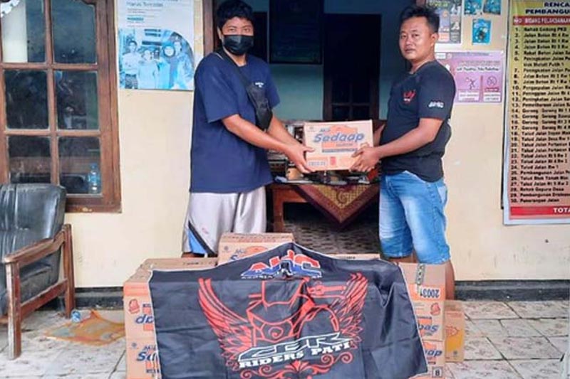 Komunitas CBR Riders Pati Peduli Korban Banjir
