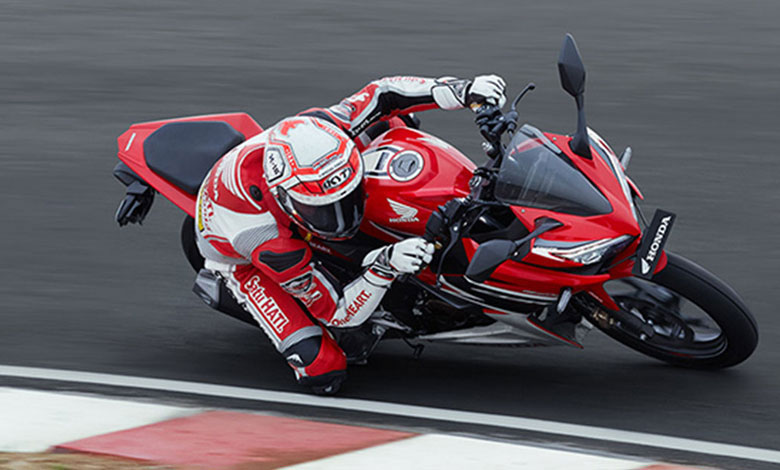 Gaharnya Honda CBR150R Diajak Cornering di Sirkuit