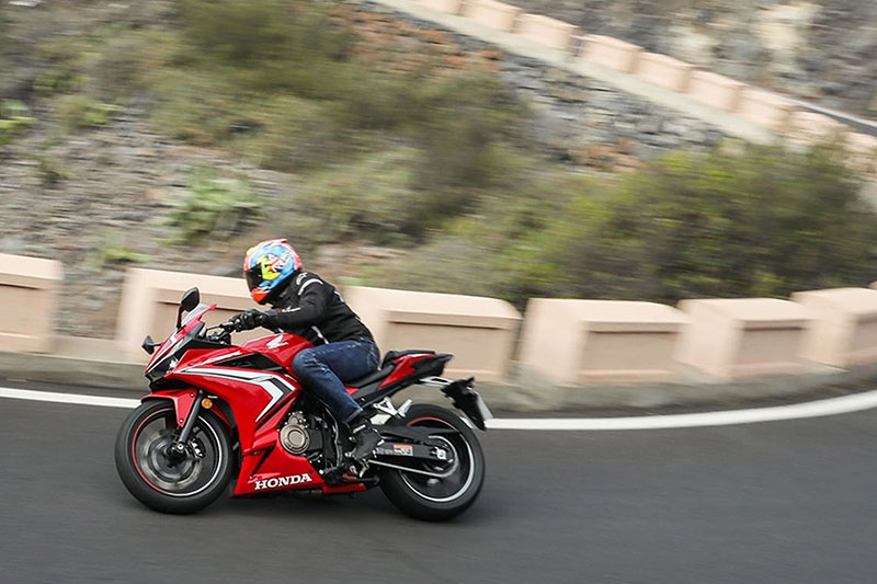Tampil Dinamis dan Agresif Honda CBR500R