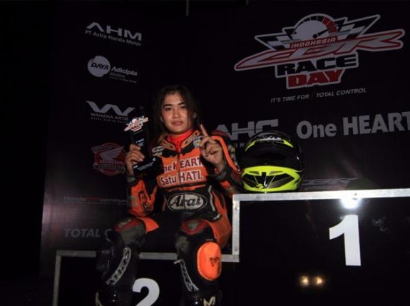 Awalnya Penasaran Dengan CBR 250RR, Pebalap Wanita Ini Malah Dapat Tropi di ICE Day 2018