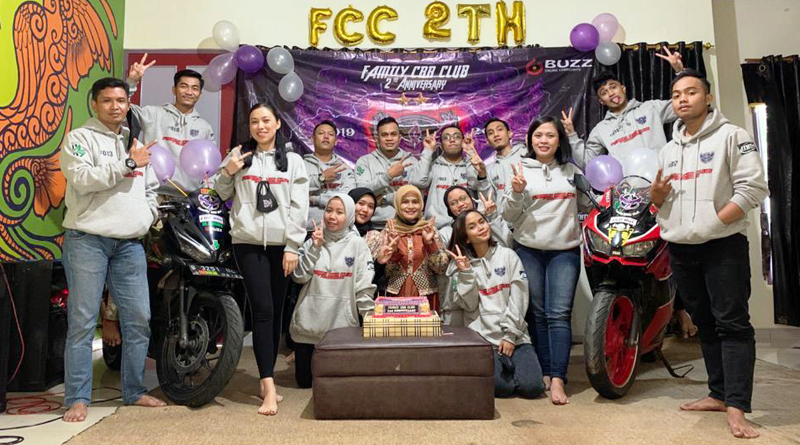 FamilyCbrclub Sisipkan Santunan Anak Yatim Ditengah Syukuran Ulang Tahun Keduanya