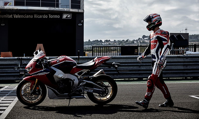 Nicky Hayden: First Impressions CBR1000RR Fireblade 2017
