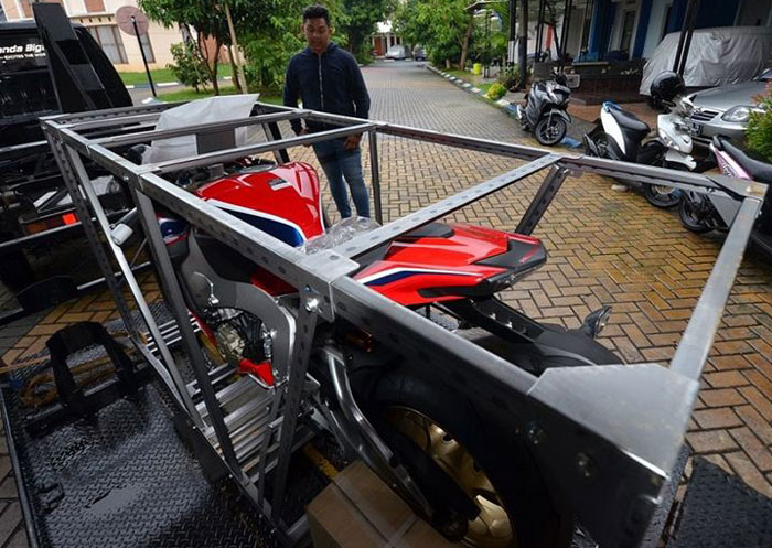 Motor Besar Harga Spesial, Ini kIsah Unboxing Honda CRB1000RR SP Pertama Di Indonesia