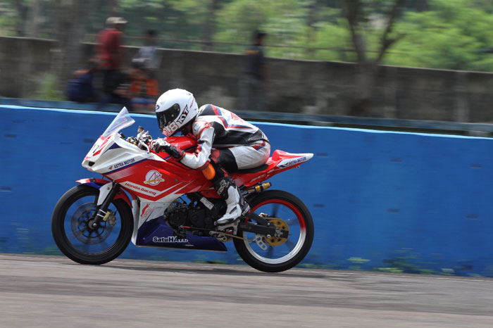 Foto-foto Aksi Honda CBR 150R di Event CBR Race day 2018