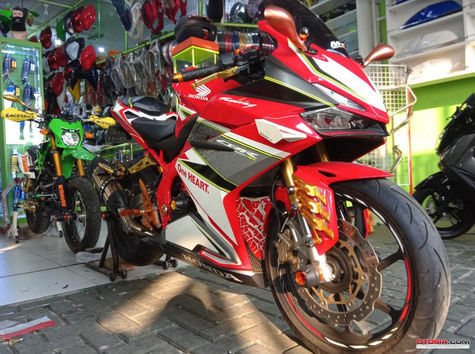 Modifikasi Honda CBR 250RR Milik Juragan Aksesoris