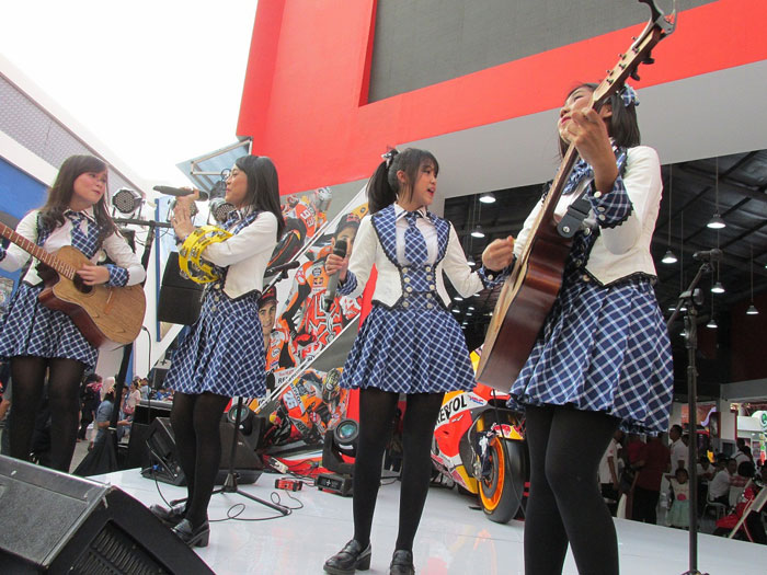 JKT48 Ajak Pengunjung Jakarta Fair Cari Aman di Jalan