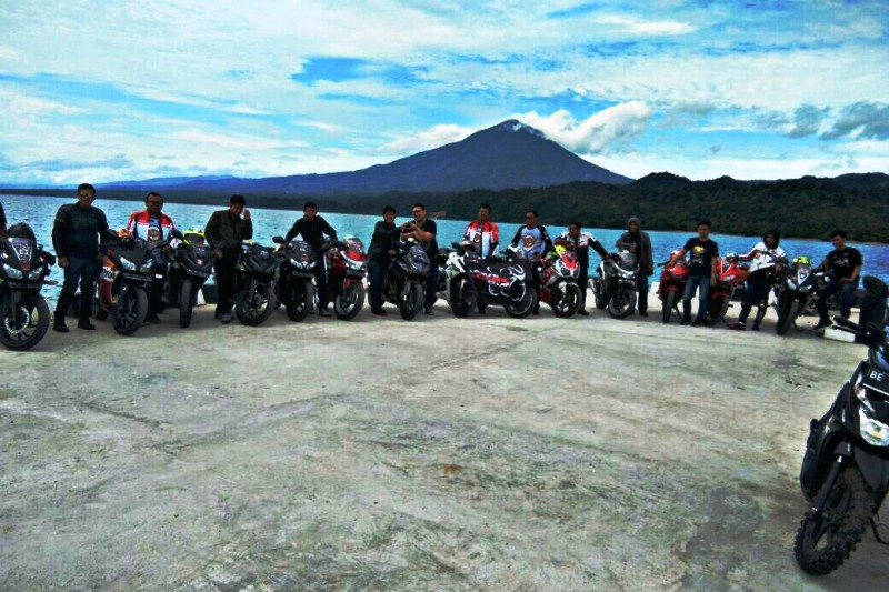 Lampung CBR Club (LCC) Laksanakan Sunmori Nikmati Wisata Pantai