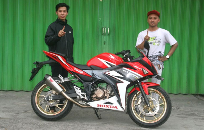 Aksi 2 Mekanik AHASS Tingkatkan Performa Motor Konsumen