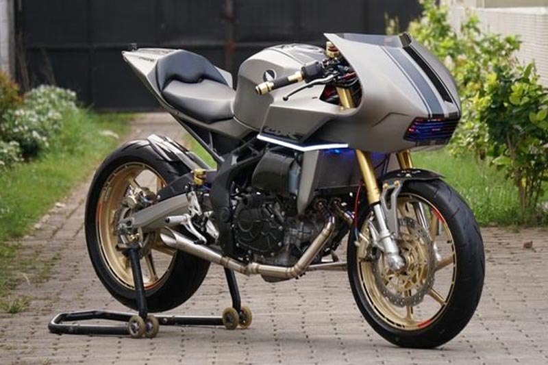 Modifikasi Honda CBR250RR, Kebanyakan Nongkrong Di Garasi