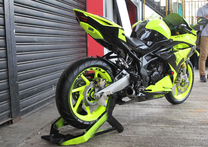 Modifikasi Honda CBR 250RR: Aplikasi Winglet dan Knalpot Under Belly