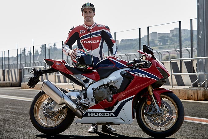 Aksi Nicky Hayden Di Atas Honda CBR1000RR SP
