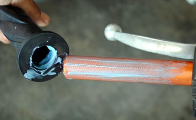 Ganti Grip Setang, Ini Cara Yang Mudah