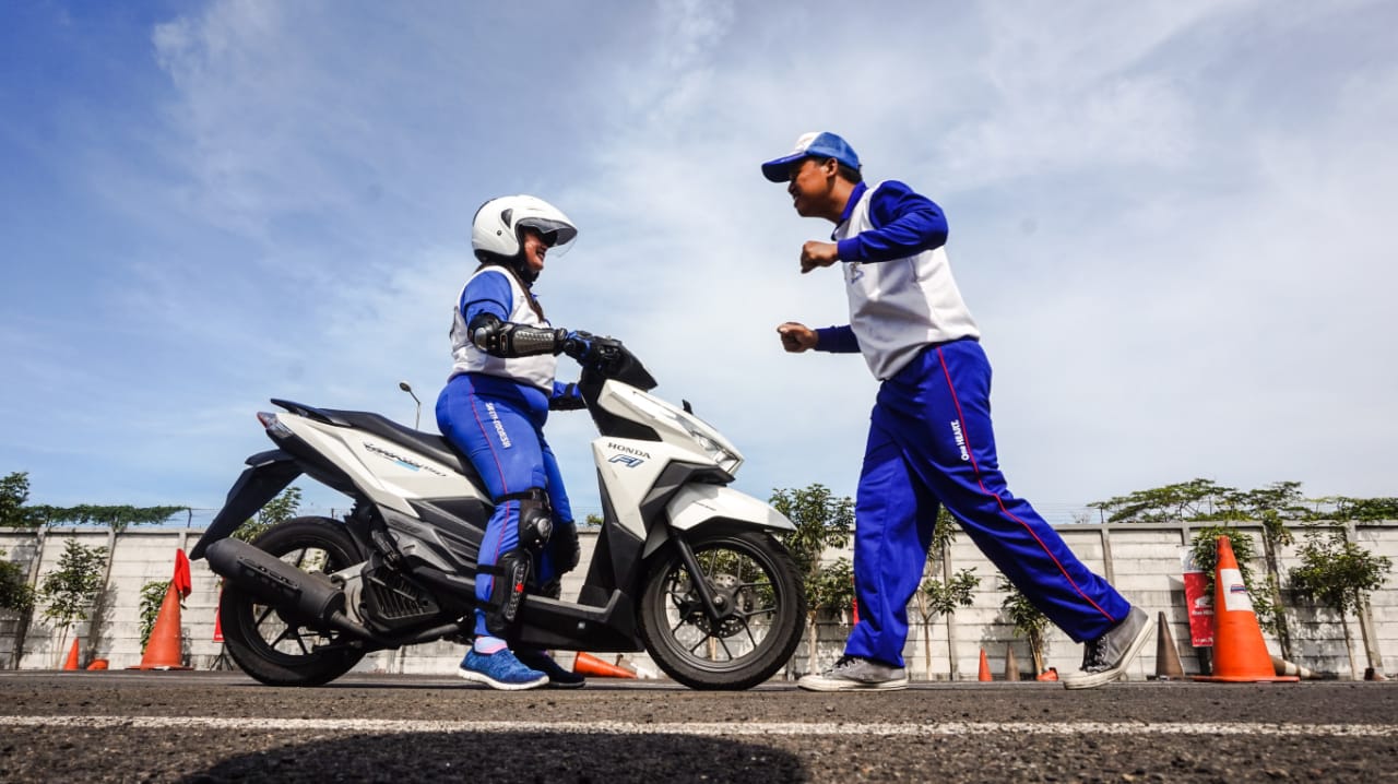 Agen Safety Riding Kelana Kampung Dibekali Pelatihan oleh MPM Distributor