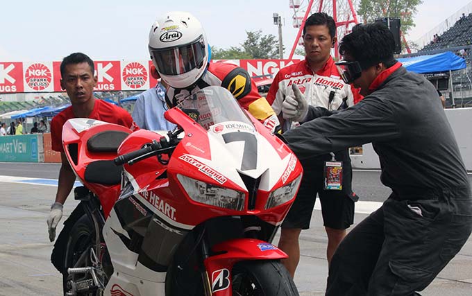 Honda CBR600RR Tuntaskan Suzuka 4 Hours Endurance Race di Suzuka