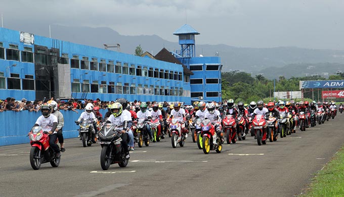Penghormatan Terakhir Buat Bangky, AHC Keliling Sirkuit Sentul