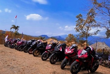 CBR Riders Brebes Kibarkan Bendera di Tiga Puncak Gunung Peringati HUT RI ke-75