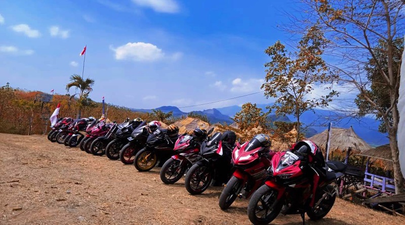 CBR Riders Brebes Kibarkan Bendera di Tiga Puncak Gunung Peringati HUT RI ke-75